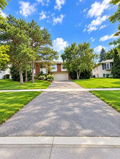 7 The Links Road, Toronto, On M2p 1t4