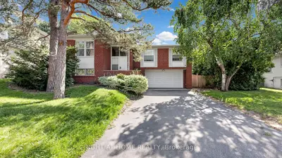 7 The Links Road, Toronto, On M2p 1t4