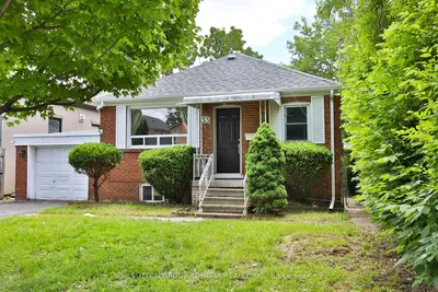 33 Regina Avenue, Toronto, On M6a 1r4
