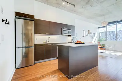 90 Trinity Street 805, Toronto, On M5a 0e4