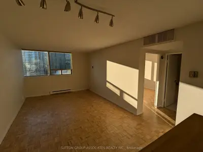 914 Yonge Street 2004, Toronto, On M4w 3c8
