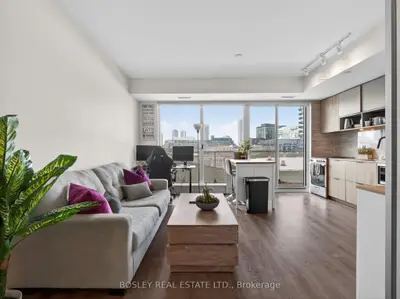 60 Tannery Road 516, Toronto, On M5a 0s8
