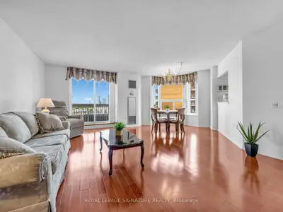 11 Thorncliffe Park Drive 807, Toronto, On M4h 1p3