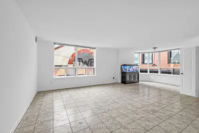 25 Maitland Street 210, Toronto, On M4y 2w1