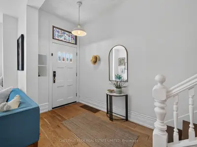 28 Robinson Street, Toronto, On M6j 1l2