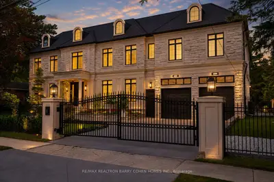 23 Sandfield Road, Toronto, On M3b 2b5