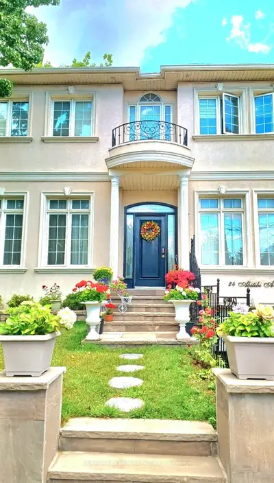 24 Abitibi Avenue, Toronto, On M2m 2v1
