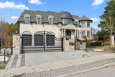 18 Suncrest Drive, Toronto, On M3c 2l2