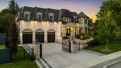 18 Suncrest Drive, Toronto, On M3c 2l2