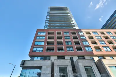 25 Frederick Todd Way 210, Toronto, On M4g 0c9