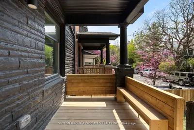 853 Manning Avenue, Toronto, On M6g 2x1