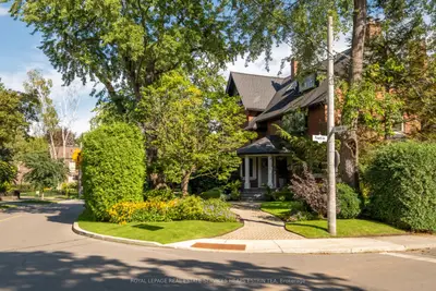 43 Maple Avenue, Toronto, On M4w 2t9