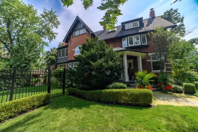 43 Maple Avenue, Toronto, On M4w 2t9