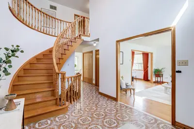 18 Parravano Court, Toronto, On M2r 3s8