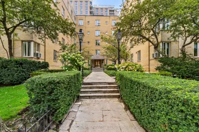 150 Farnham Avenue 210, Toronto, On M4v 1h5