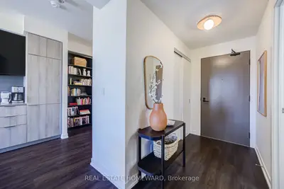 223 St Clair Avenue W 309, Toronto, On M4v 1r3