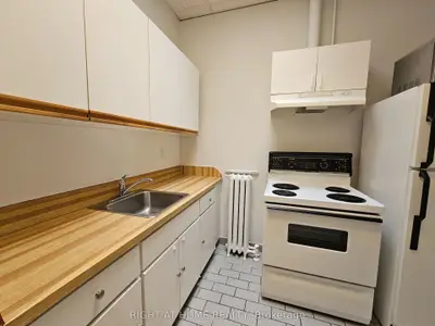 516 Yonge Street 6, Toronto, On M4y 1x9