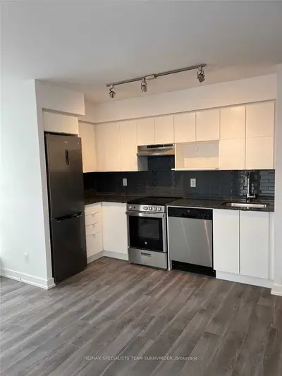120 Varna Drive 321, Toronto, On M6a 0b3