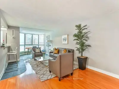 30 Church Street 803, Toronto, On M5e 1s7