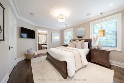 3 Castle Frank Road, Toronto, On M4w 2z3