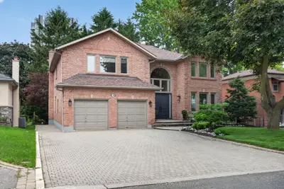 110 Upper Canada Drive, Toronto, On M2p 1s4