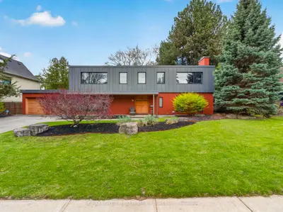 19 Saintfield Avenue, Toronto, On M3c 2m4