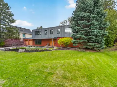 19 Saintfield Avenue, Toronto, On M3c 2m4