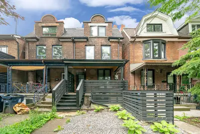 198 Roxton Road 2nd&3rd, Toronto, On M6j 2y5