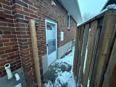 82 Elvaston Drive Bsmt, Toronto, On M4a 1n6
