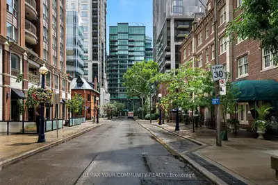 77 Charles Street W 902, Toronto, On M5s 2x1