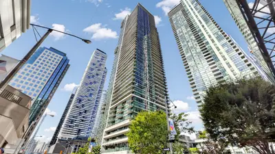 33 Bay Street 2211, Toronto, On M5j 2z3
