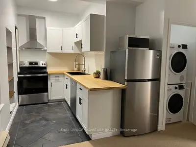 208 Carlton Street Lower, Toronto, On M5a 2l1