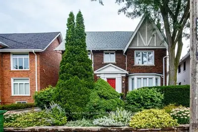 11 Highbourne Road Second Fl., Toronto, On M5p 2j1