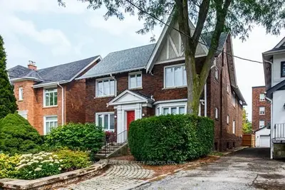 11 Highbourne Road Second Fl., Toronto, On M5p 2j1