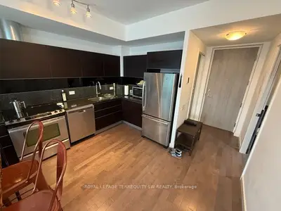 70 Distillery Lane 2401, Toronto, On M5a 0e3