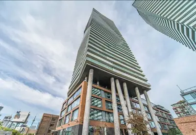 70 Distillery Lane 2401, Toronto, On M5a 0e3