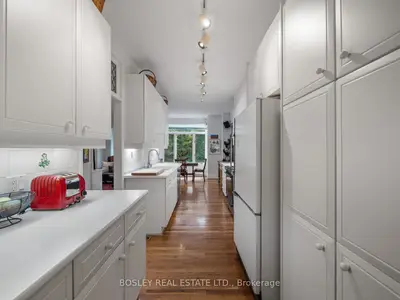 10 De Savery Crescent, Toronto, On M4s 2l2