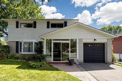7 Longhope Place, Toronto, On M2j 1y1