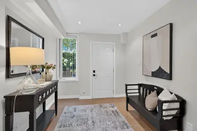 7b Crawford Street, Toronto, On M6k 3m3