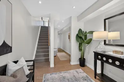 7b Crawford Street, Toronto, On M6k 3m3