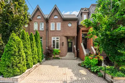 7 Bowman Street, Toronto, On M4x 1v1