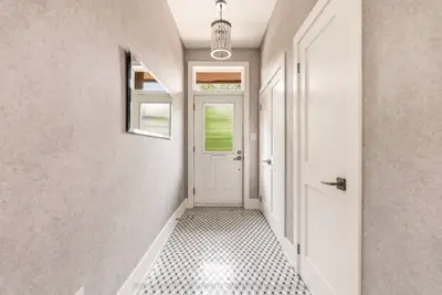 7 Bowman Street, Toronto, On M4x 1v1