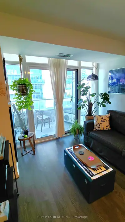 85 East Liberty Street 530, Toronto, On M6k 3r4