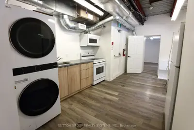 328-330 Queen Street W 2nd Floor, Toronto, On M5v 2a2