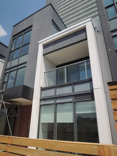 113 Mcmahon Drive Th16, Toronto, On M2k 0e3