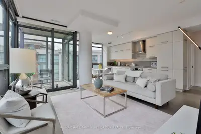 15 Beverley Street 710, Toronto, On M5t 1x8