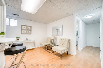 28 Kingslake Road Lower, Toronto, On M2j 3c9