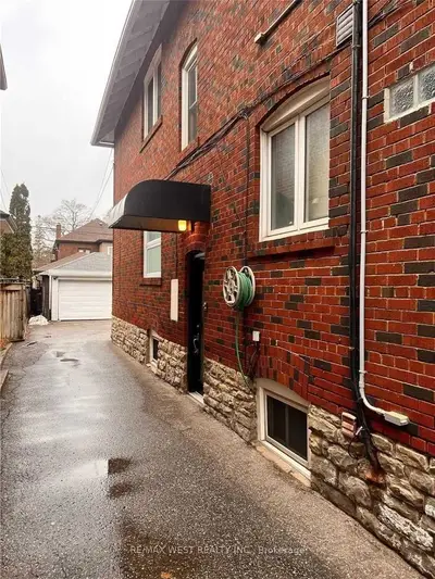 900 Avenue Road Lower, Toronto, On M5p 2k6
