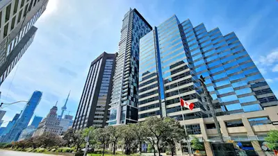 426 University Avenue 803, Toronto, On M5g 1s9