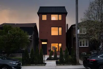 393a Arlington Avenue, Toronto, On M6c 3a1